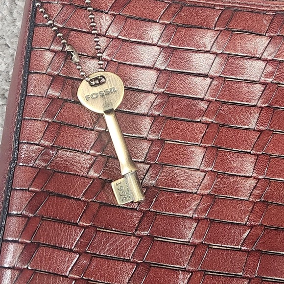 Fossil Woven Leather Crossbody Bag Brown Purse Adjustable Strap Key Basket Weave - Picture 3 of 13